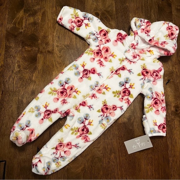 Le Top Bebe Other - NWT Baby Girl Winter Hooded Footie Pajamas Snow Cozy Sherpa 3-6 Months Zip Up